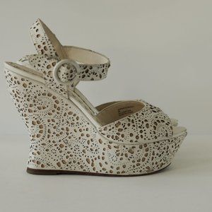 Alice + Olivia White Wedding Laster Cut Platforms US 8